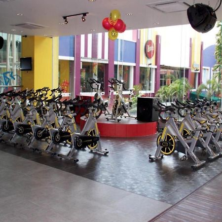 TS Suites Surabaya Exterior foto