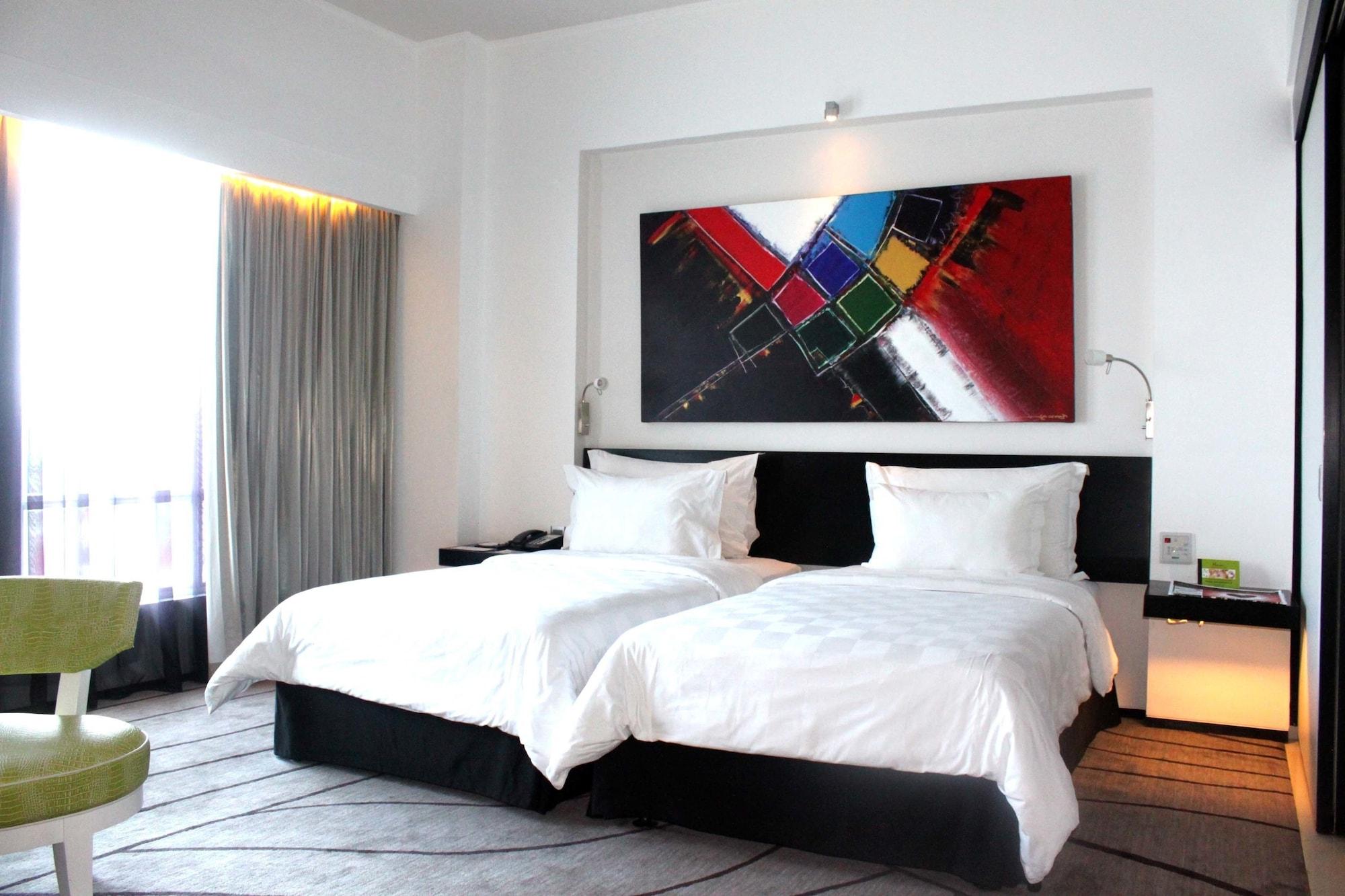 TS Suites Surabaya Exterior foto