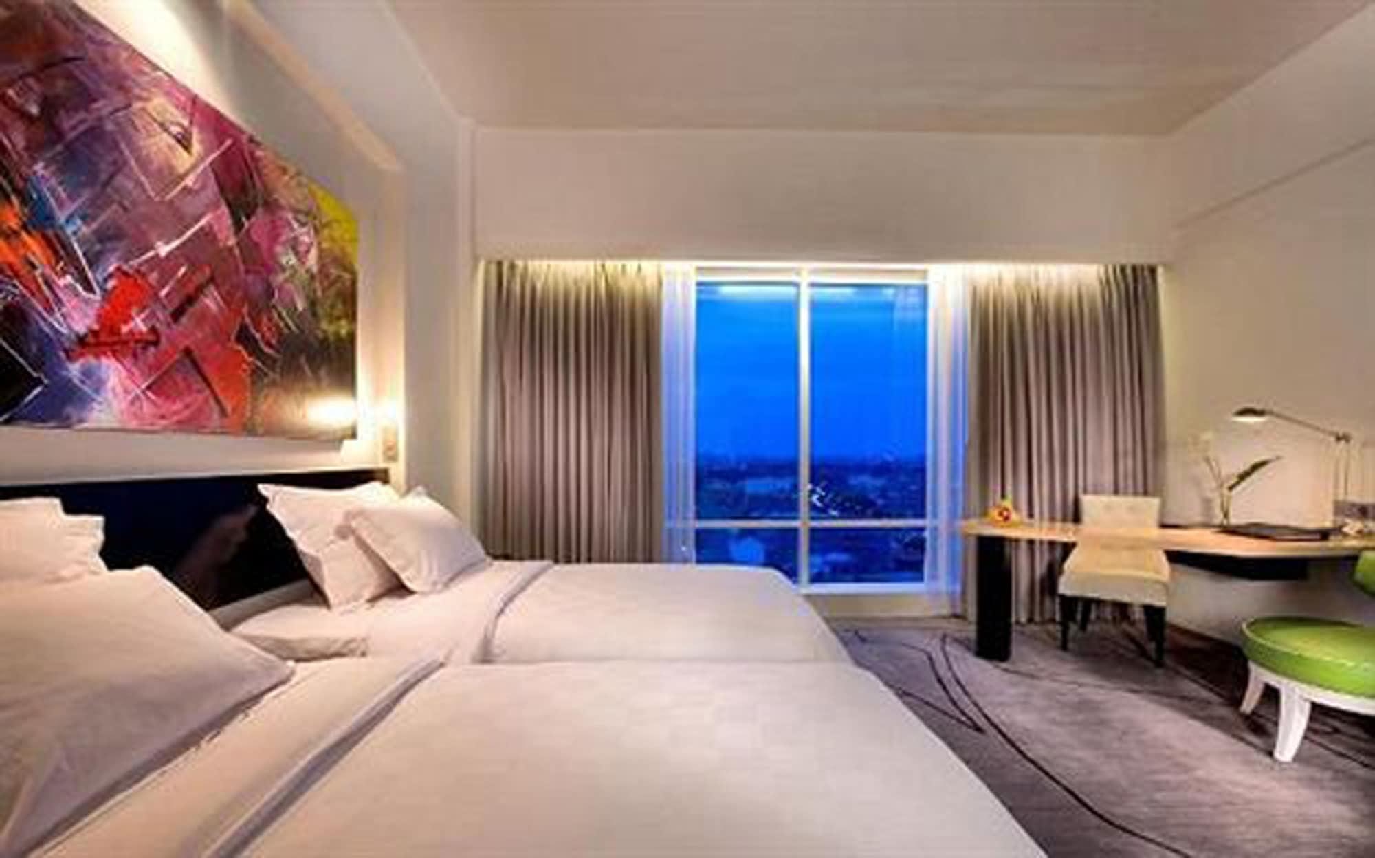 TS Suites Surabaya Exterior foto