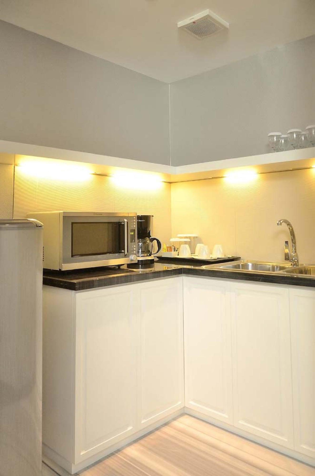 TS Suites Surabaya Exterior foto