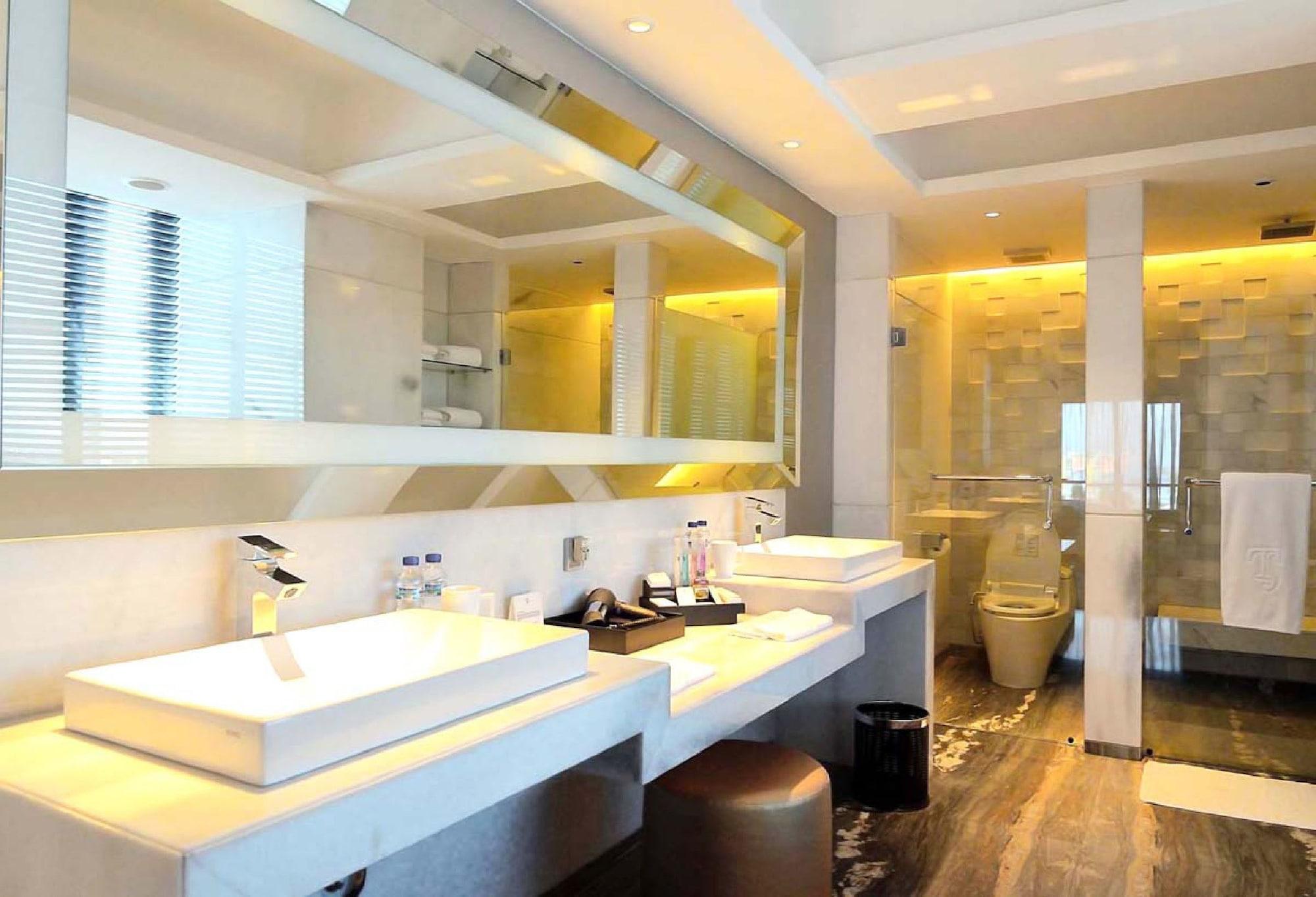 TS Suites Surabaya Exterior foto
