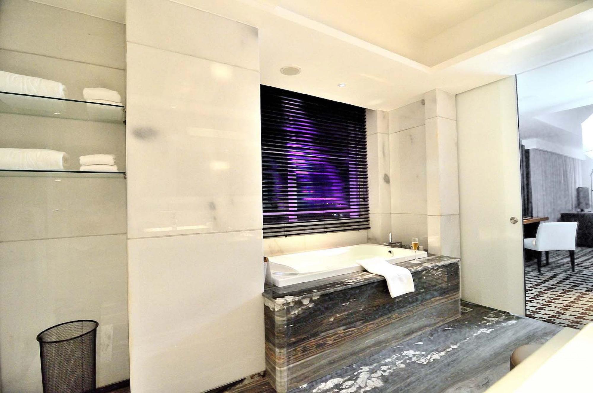 TS Suites Surabaya Exterior foto