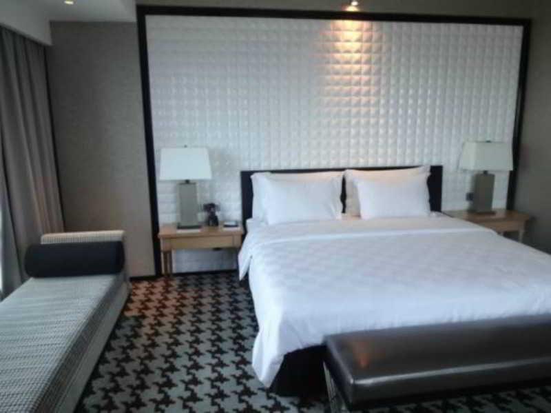 TS Suites Surabaya Exterior foto