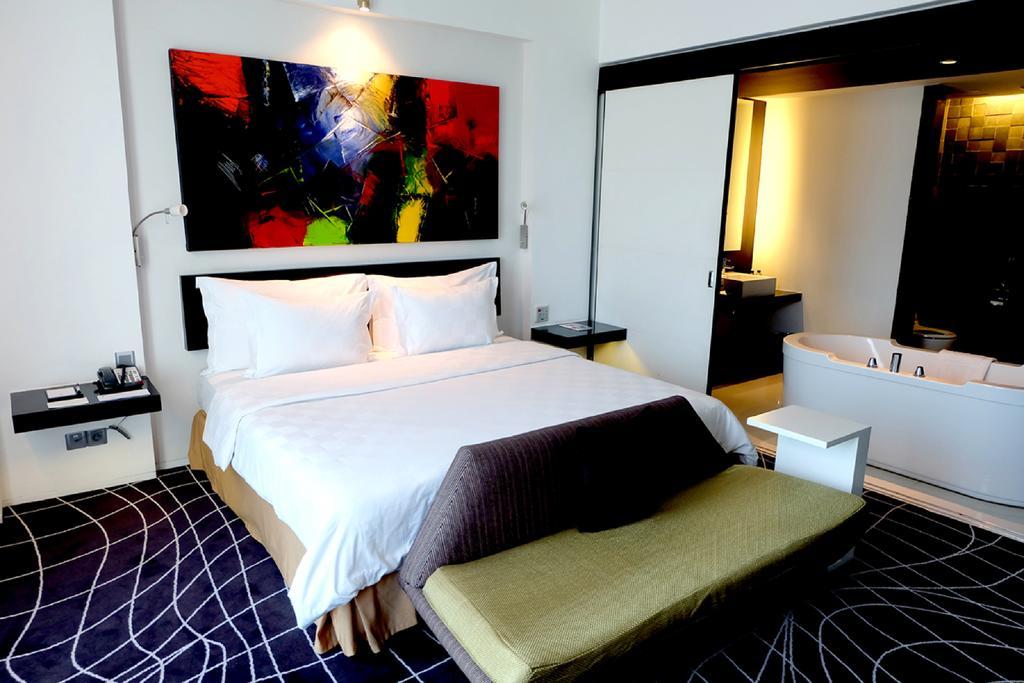 TS Suites Surabaya Exterior foto