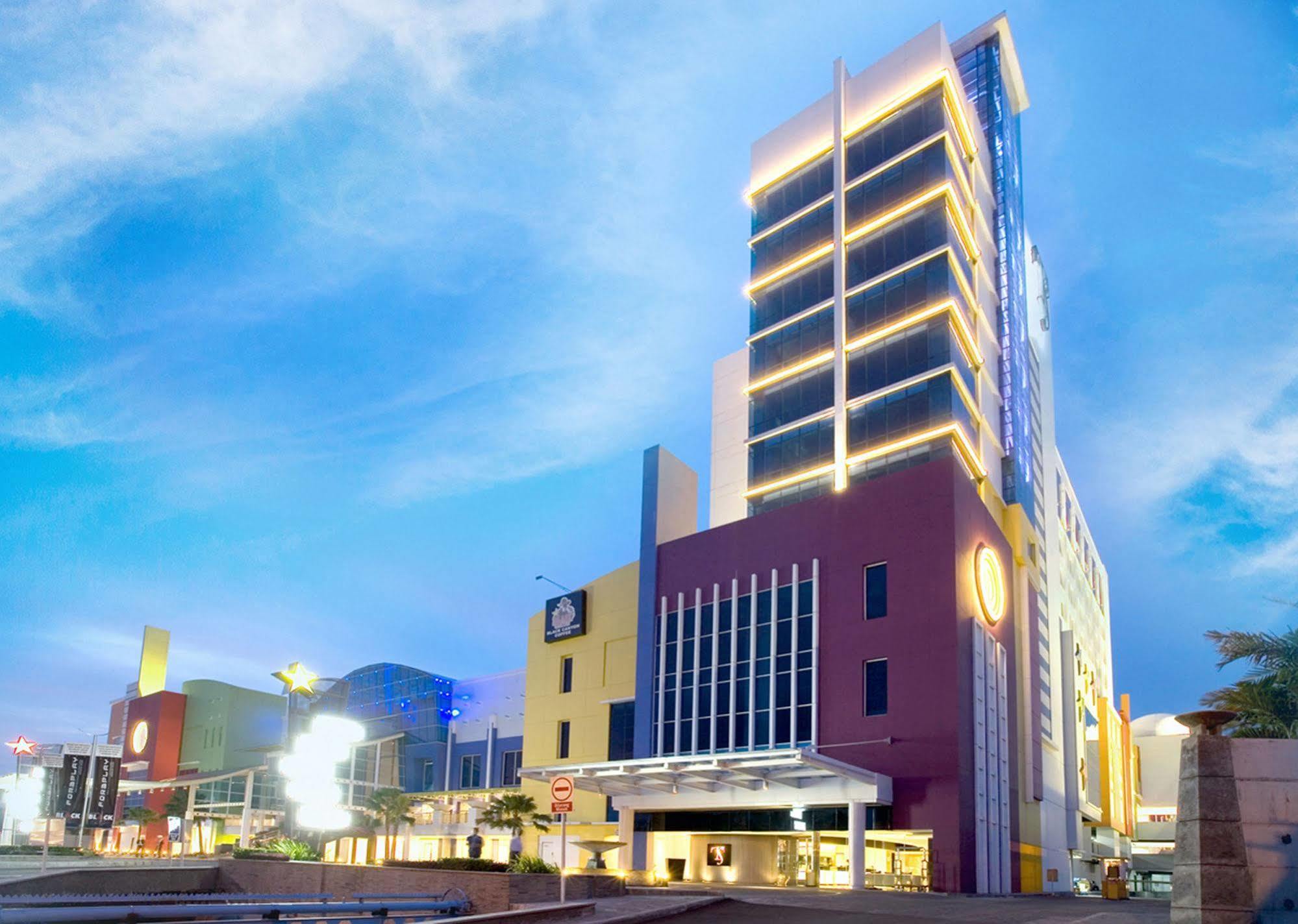TS Suites Surabaya Exterior foto